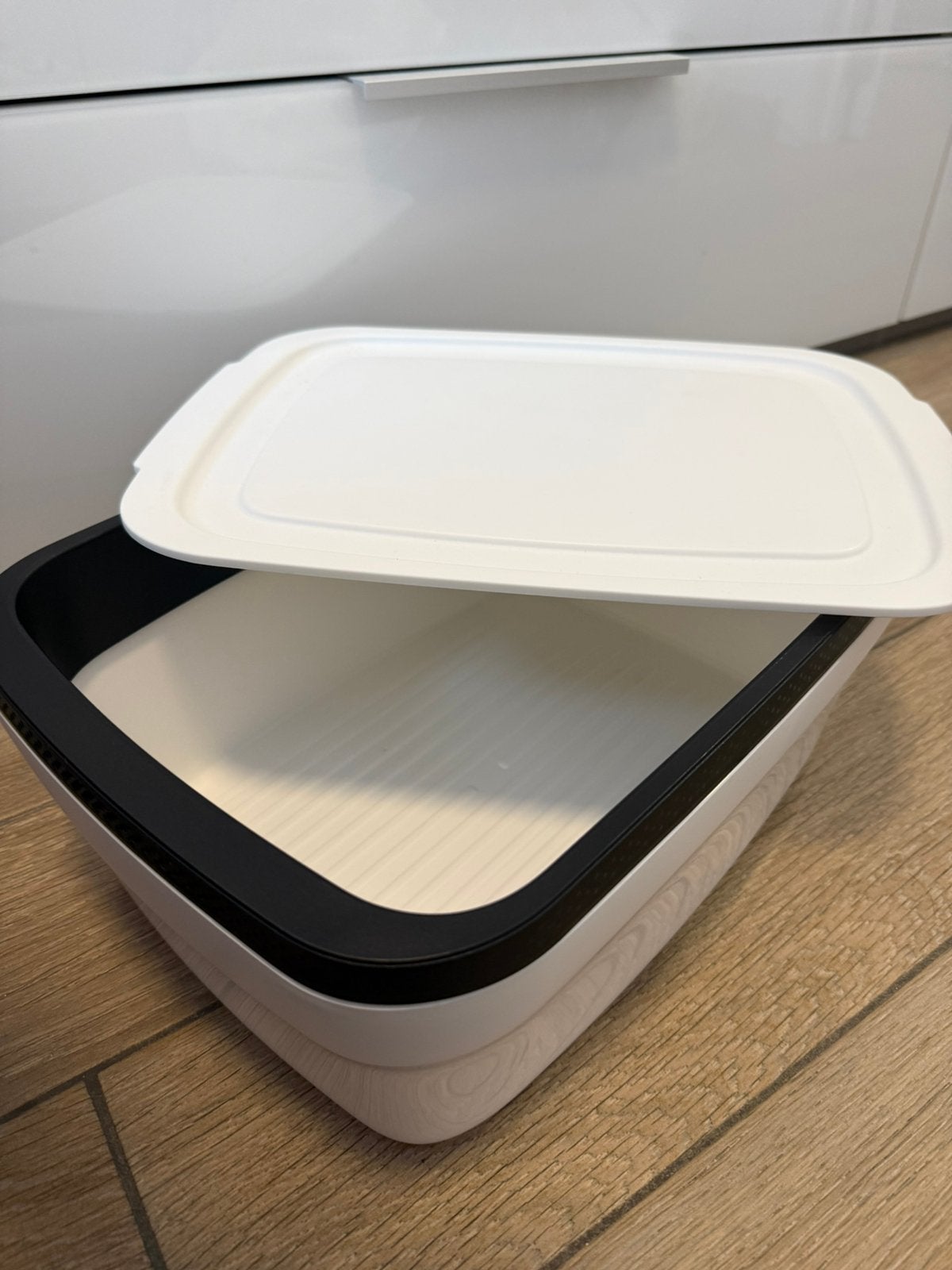 Boite à pain tupperware 30€ au lieu de 60€, Maison & Meubles, Cuisine| Tupperware, Enlèvement, Comme neuf