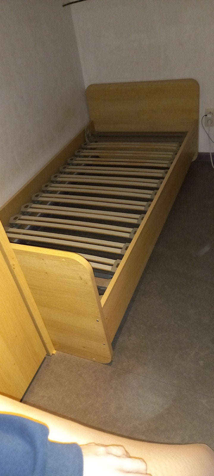 1 persoons bed met bijhorende lattenbodem, Ophalen, Gebruikt, 90 cm, Eenpersoons