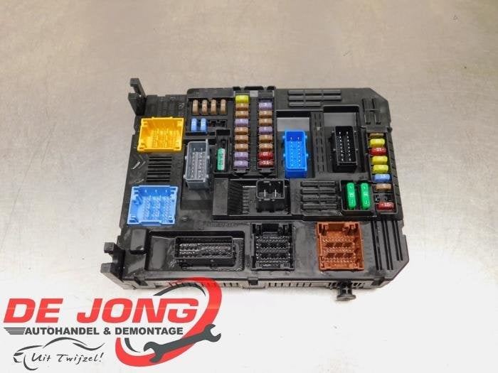 Boîte à fusibles d'un Peugeot Partner, -, 3 mois de garantie, Utilisé, -