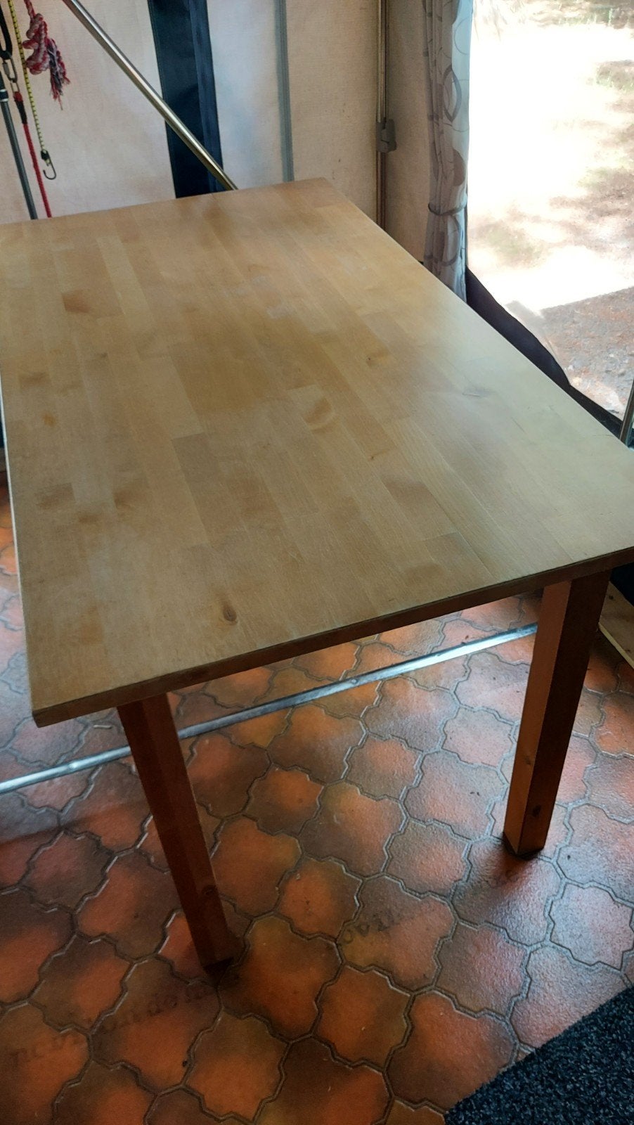 Houten tafel, Ophalen