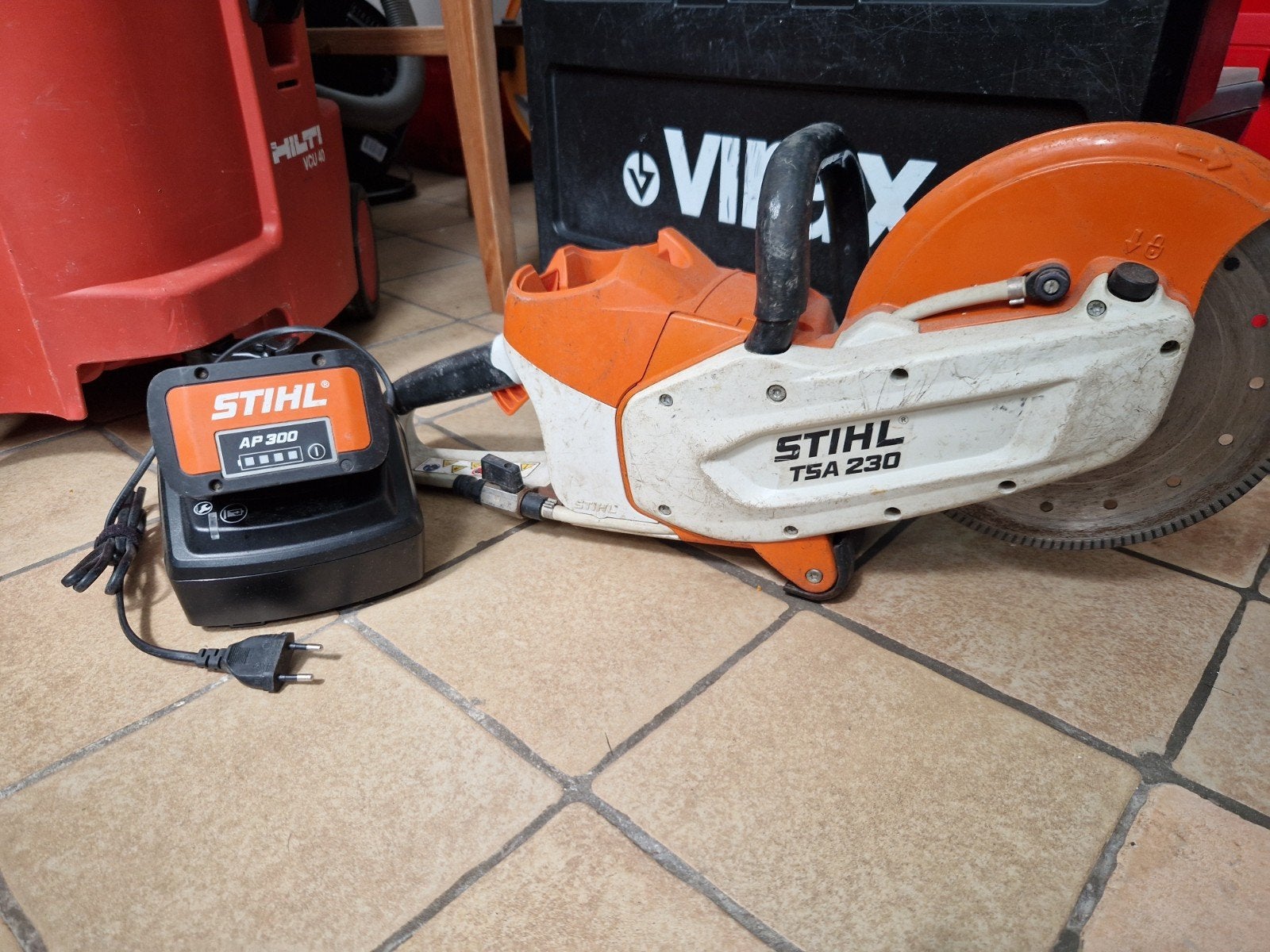Sthil Découpeuse + Batterie + chargeur, Enlèvement