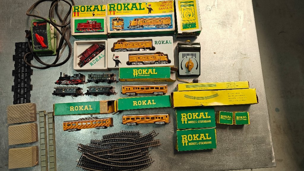Rokal treinen compleet in verpakking, heel goede staat, Hobby en Vrije tijd, Treinset, Gelijkstroom, Zo goed als nieuw, Ophalen