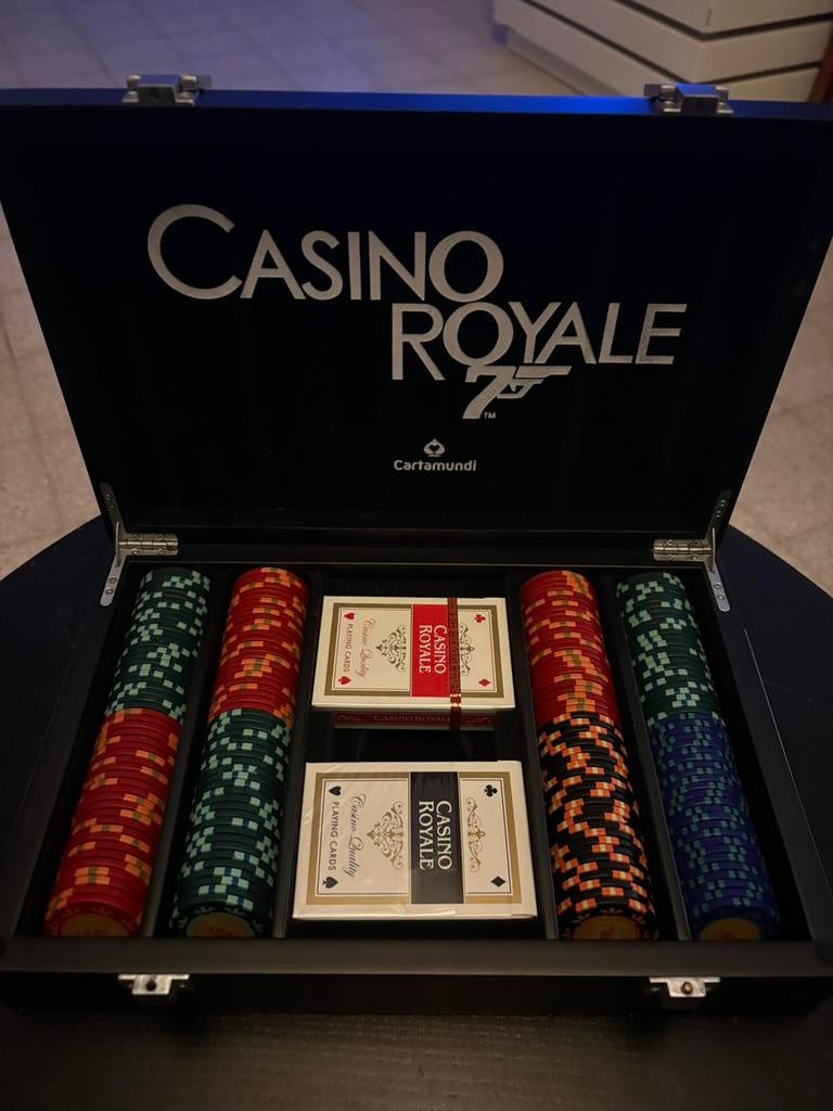 Coffret de poker Cartamundi Casino Royale James Bond, Enlèvement, Comme neuf