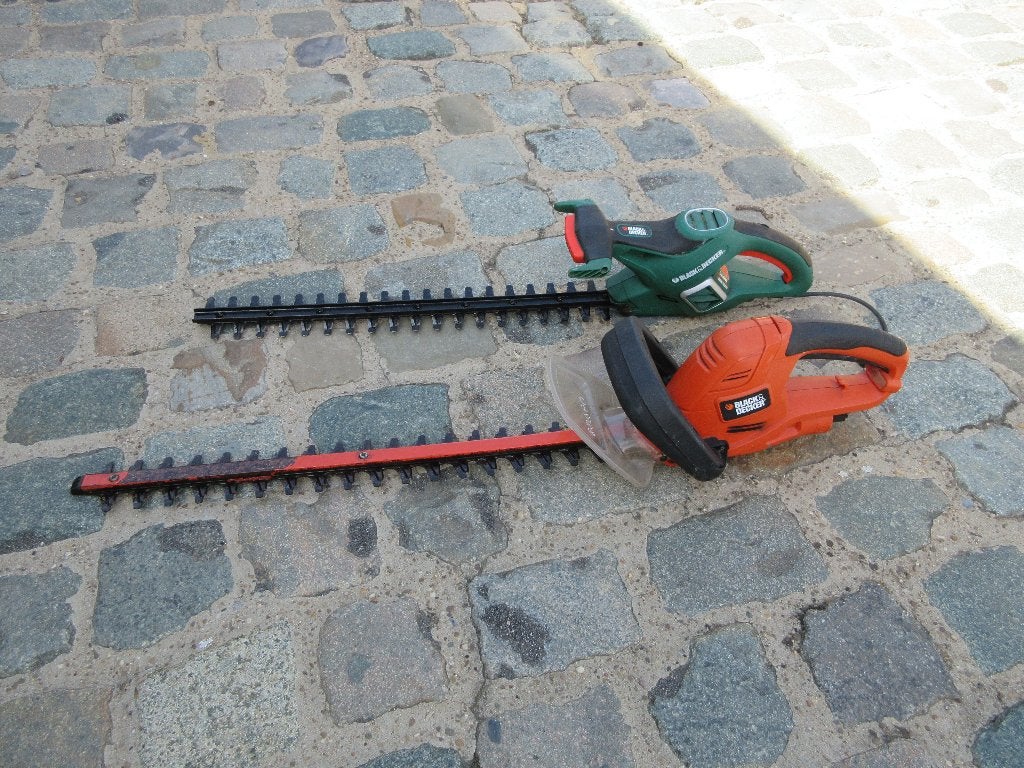 2 taille-haies électriques Black & Decker état correcte, Jardin & Terrasse, Taille-haies, Enlèvement, Utilisé