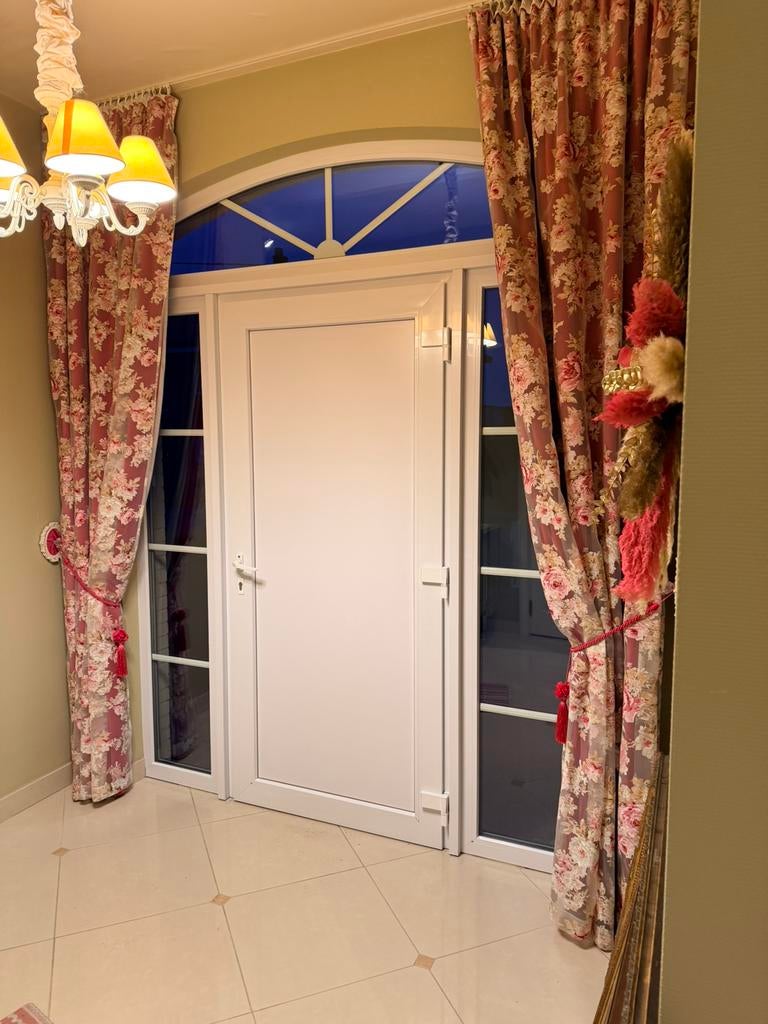 Rideaux doublés avec joli motif floral, Enlèvement, Comme neuf
