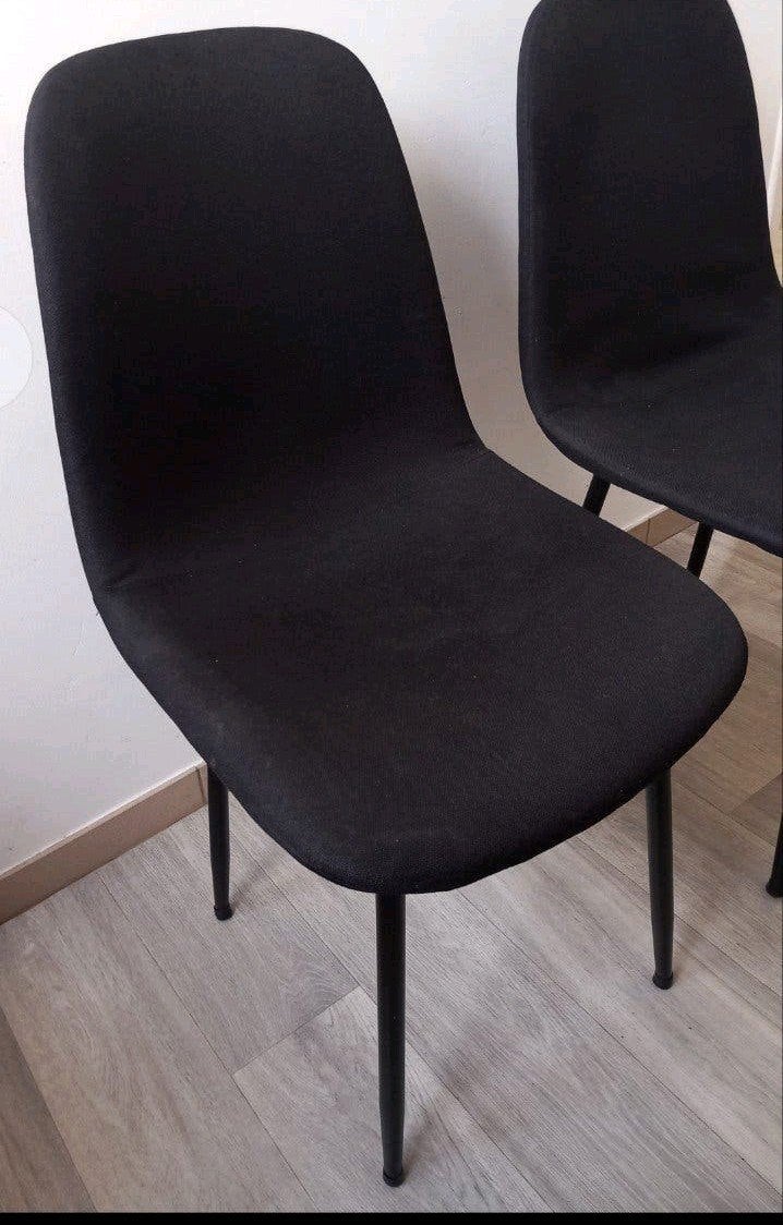gratis 2 zwarte eetstoelen, Huis en Inrichting, Stoelen, Ophalen