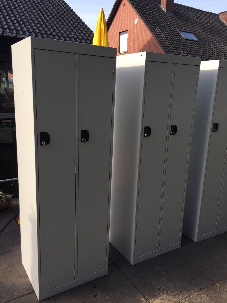 Degelijke 2 - deurs lockers , lockerkasten . Als nieuw !, Ophalen, Zo goed als nieuw