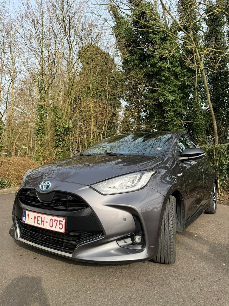 Toyota Yaris Yaris 1.5i E-hybrid e-CVT, Auto's, Automaat, Yaris, Hybride Elektrisch/Benzine, Particulier