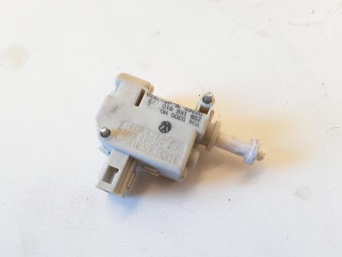 Moteur de verrouillage clapet réservoir d'un Volkswagen Gol, Volkswagen, -, 3 mois de garantie, Utilisé