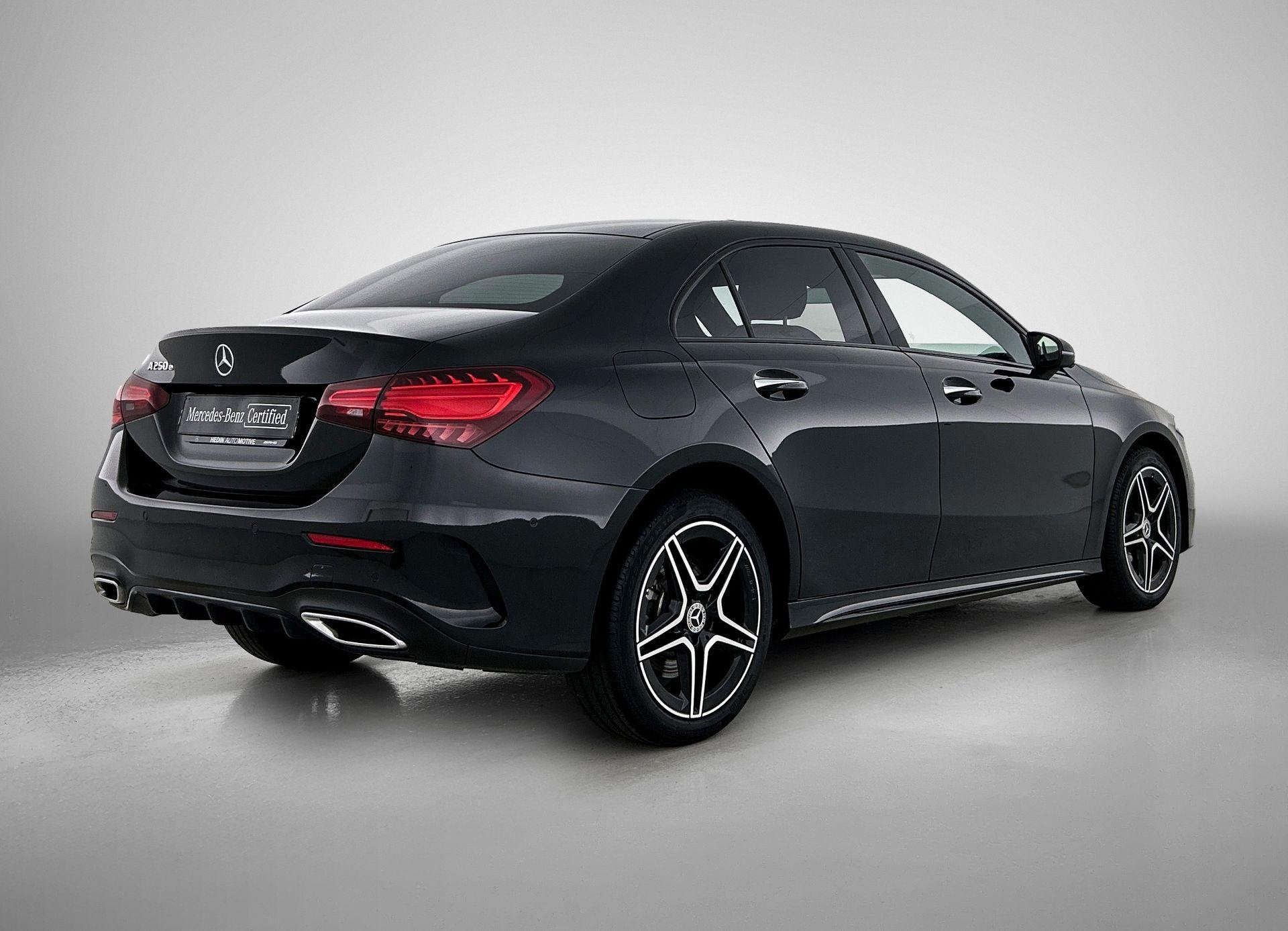 Mercedes-Benz A-Klasse 250 e Berline AMG Line | Panoramisch, Auto's, Stof, Gebruikt, Zwart, 16 kWh