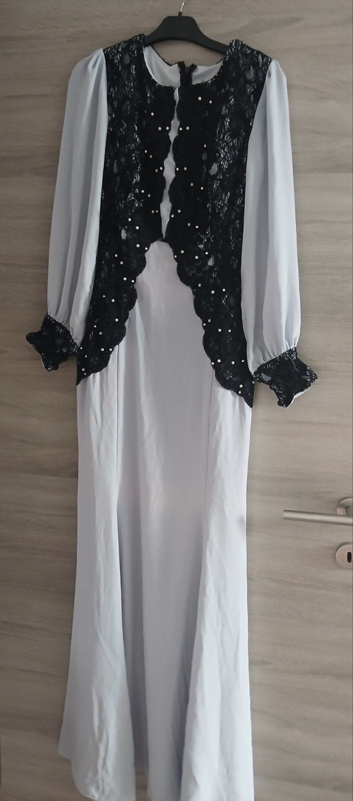 Elegante witte lange jurk met zwart kant, Ophalen of Verzenden, Zwart