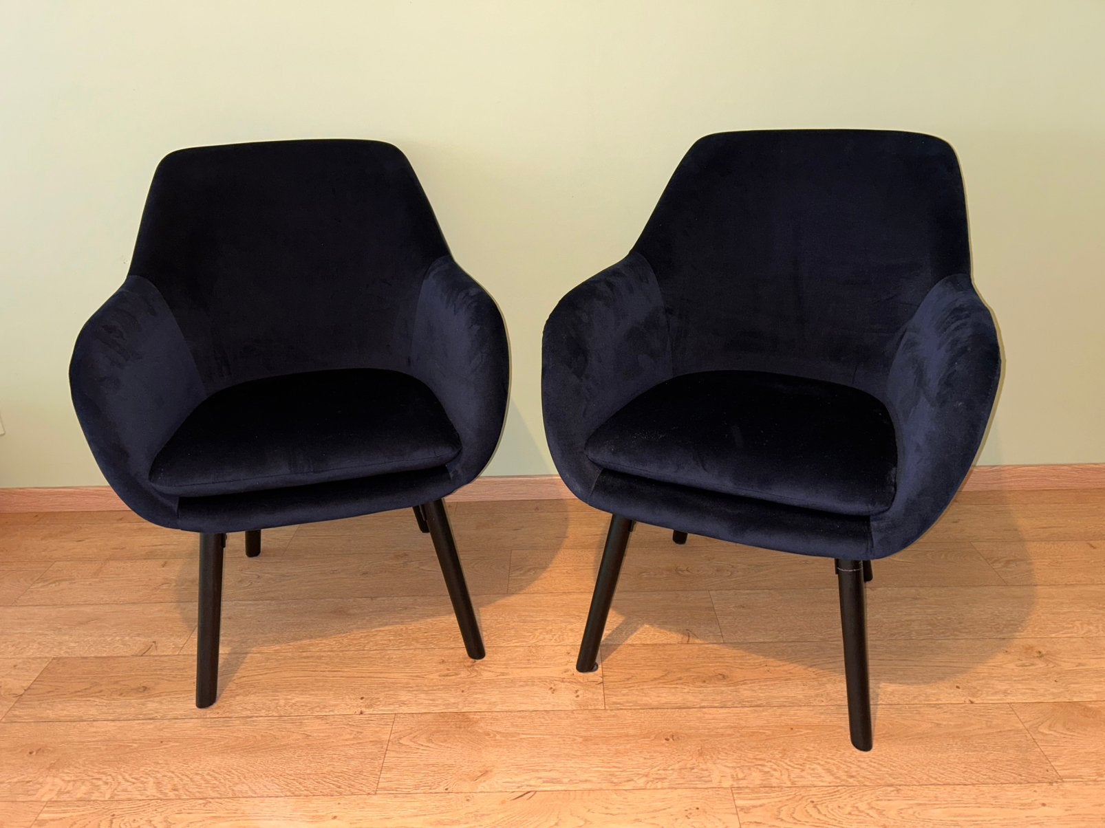2x fauteuil JYSK (Udsberg) donkerblauw fluweel, Moins de 75 cm, Comme neuf, Enlèvement, 50 à 75 cm