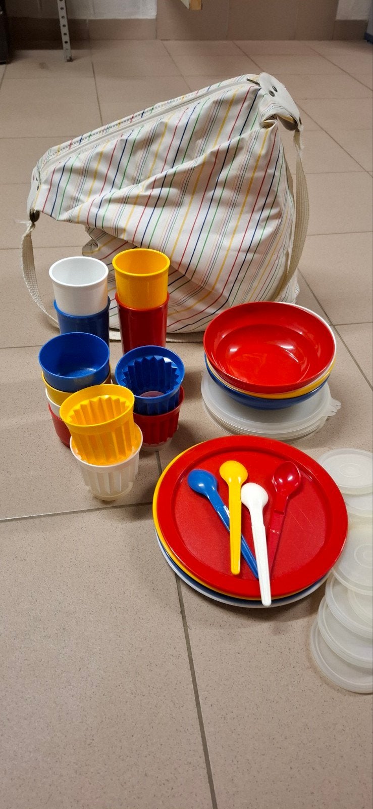 Picknick set Tupperware met draagtas, Ophalen, Zo goed als nieuw