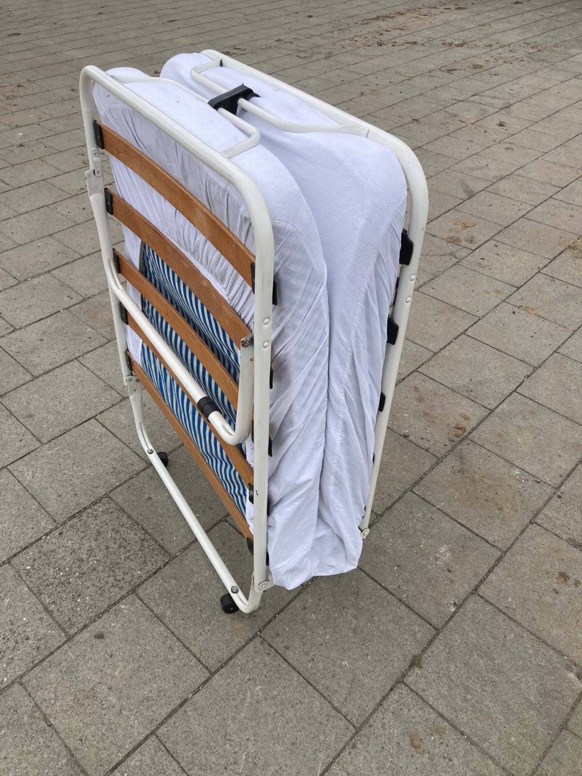 Stevig veldbed te koop, Ophalen, Zo goed als nieuw