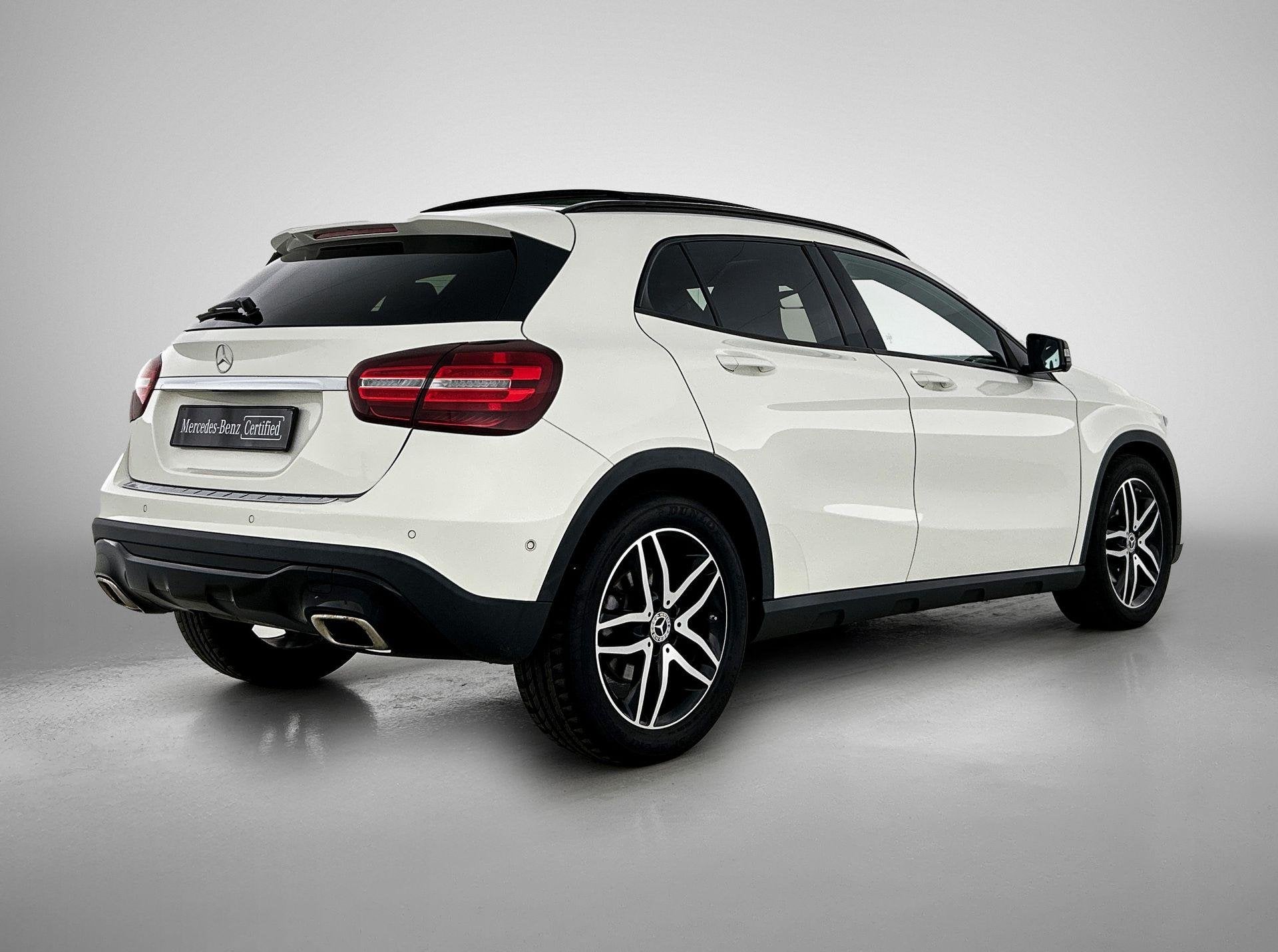Mercedes-Benz GLA-Klasse 250 Urban line | Night Pack | Panor, Auto's, Stof, 4 cilinders, Wit, Automatische klimaatregeling