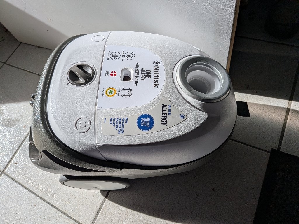 Nilfisk stofzuiger weinig gebruikt, Overige merken, Zo goed als nieuw, Sledestofzuiger, Minder dan 1200 watt
