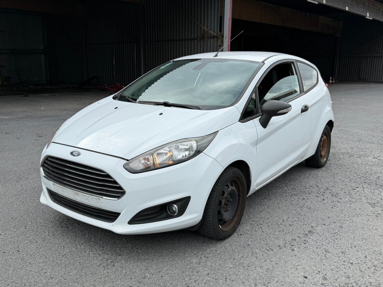 Ford fiesta facelift 2015 LICHTE VRACHT 1.6tdci euro6. 181km, Achat, Euro 6, Entreprise, Boîte manuelle