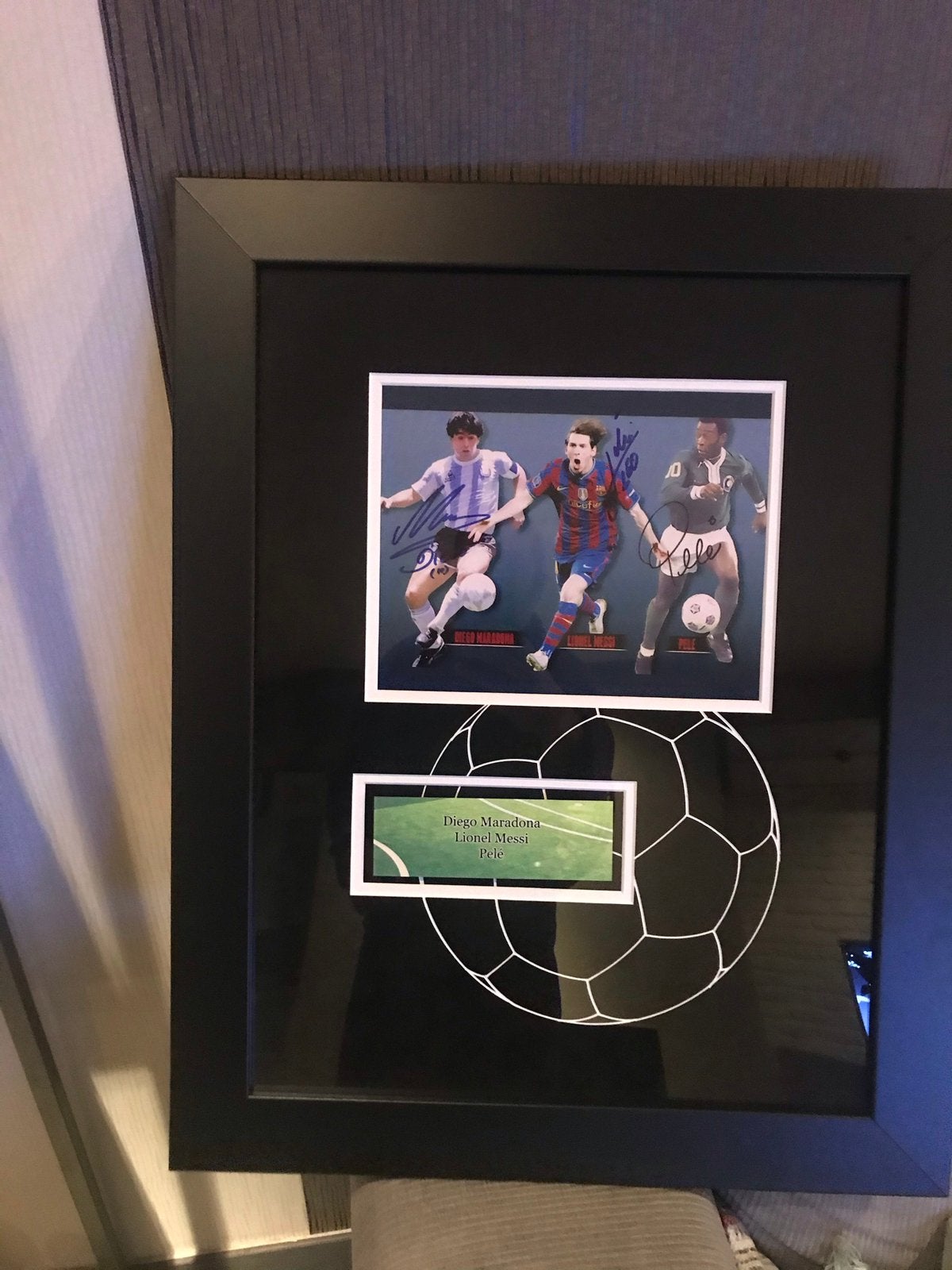 Mooi kader gesigneerde foto’s van messi, maradona en pelé, Enlèvement, Comme neuf