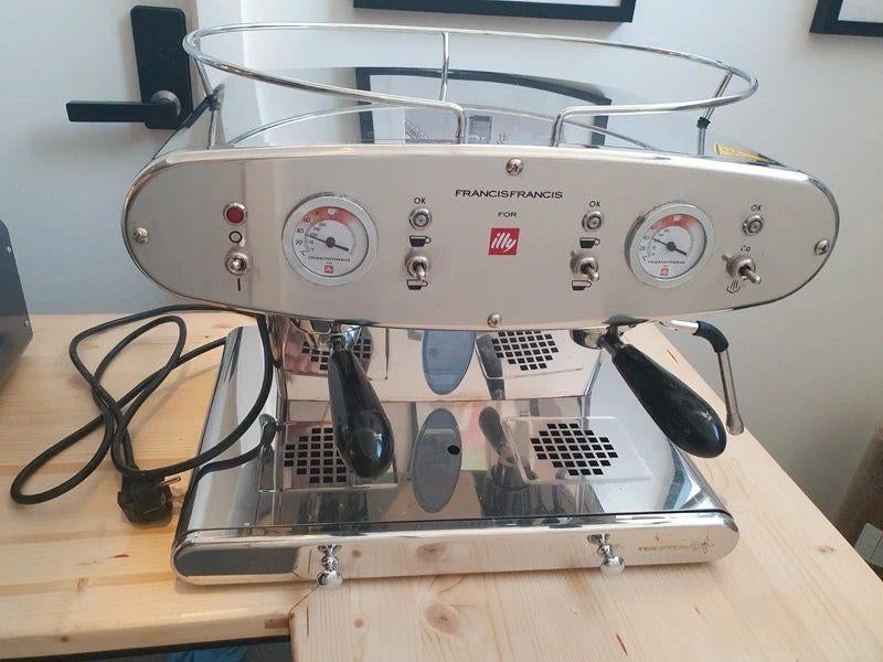 Illy iperespresso FrancisFrancis X2.2 pro, Elektronische apparatuur, Ophalen, Espresso apparaat, Zo goed als nieuw, 2 tot 4 kopjes
