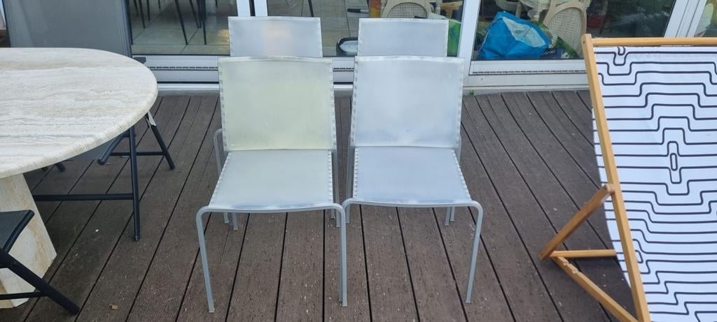 Chaise salle à manger, Enlèvement