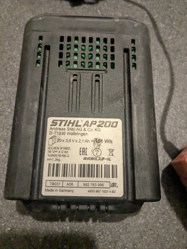 STIHL AP 200 accu 36 V 4,0 Ah 151 Wh, Enlèvement, Utilisé, Rechargeable