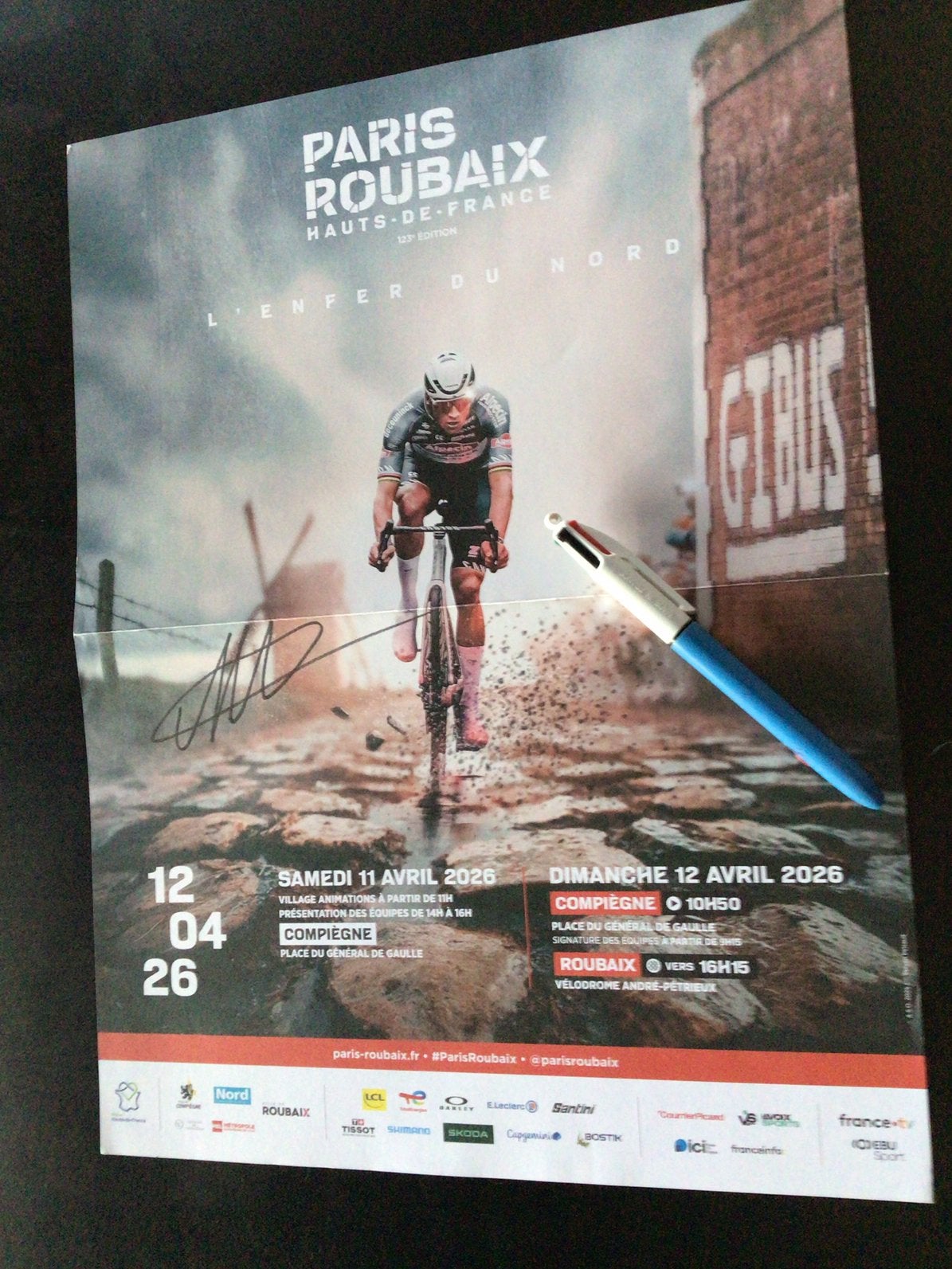 Wielerposter paris roubaix mathieu van der poel signe, Ophalen of Verzenden, Zo goed als nieuw