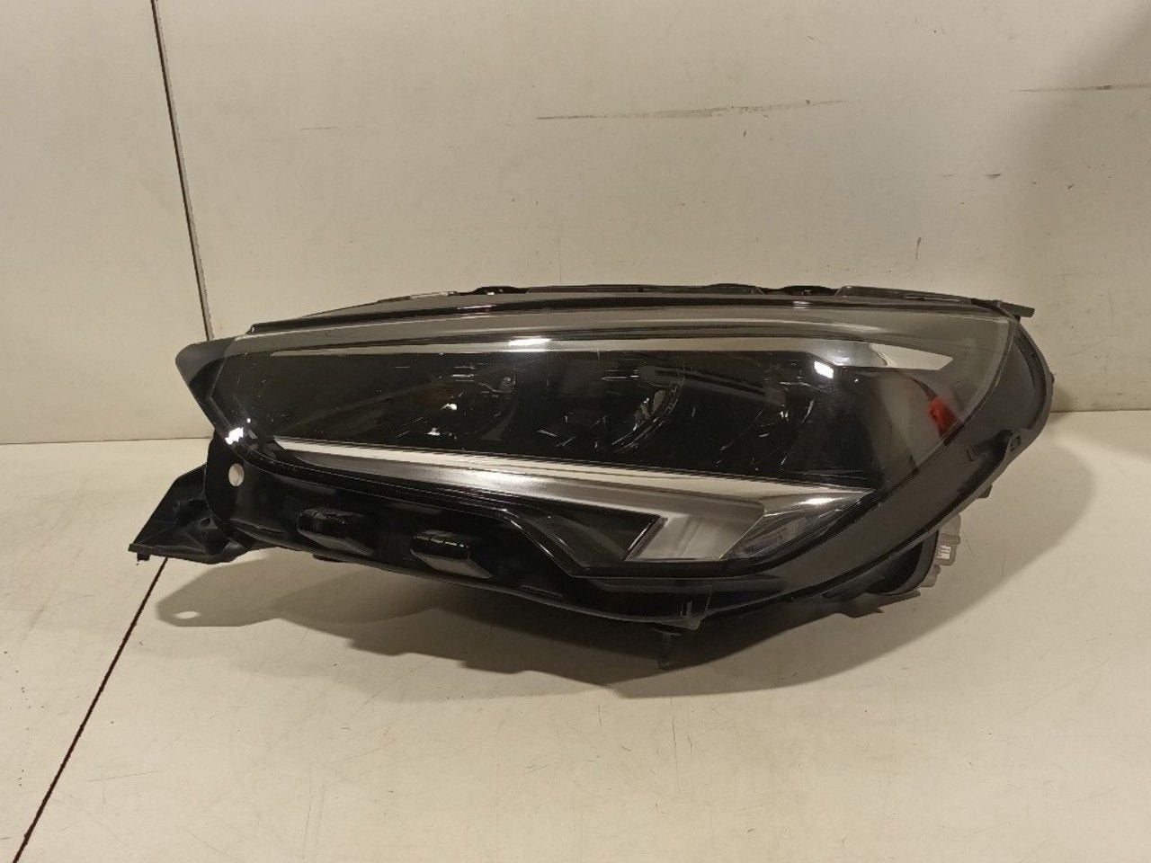 Koplamp links Opel Corsa, Auto-onderdelen, Onderdelen@venauto.nl, Van der Ven Autorecycling B.V., Gebruikt, Ettenseweg 76, 4706 PB Roosendaal, The Netherlands
