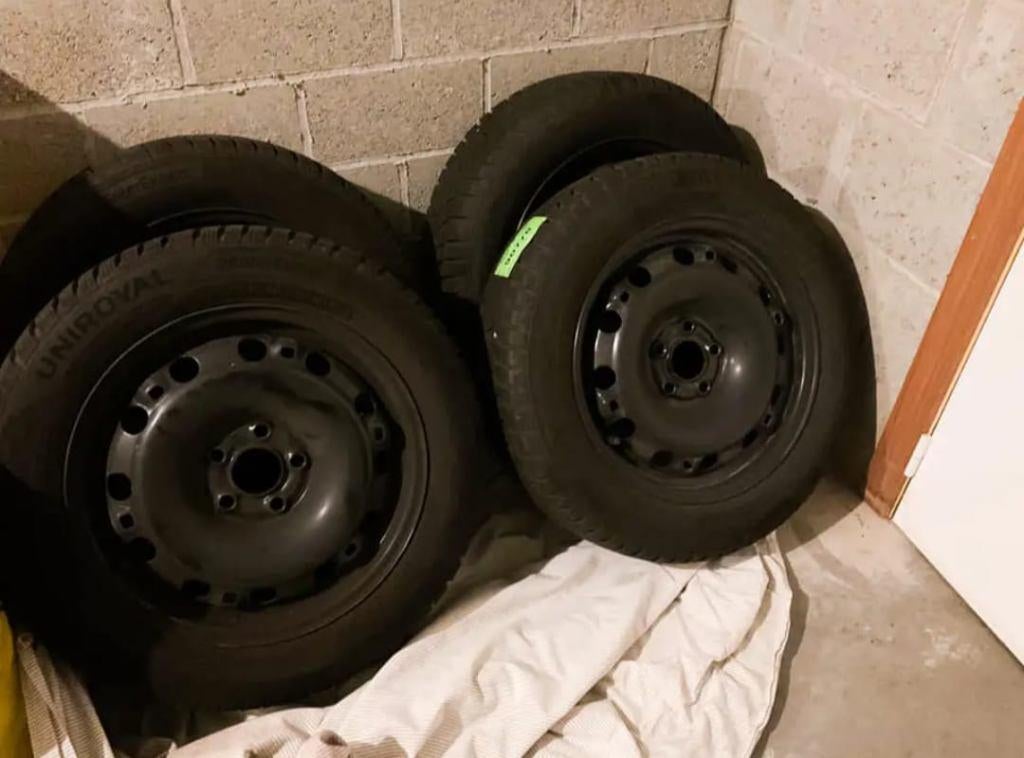 4 Uniroyal Winterbanden 185/60 R15, Auto-onderdelen, Ophalen, Gebruikt, 15 inch, Banden en Velgen