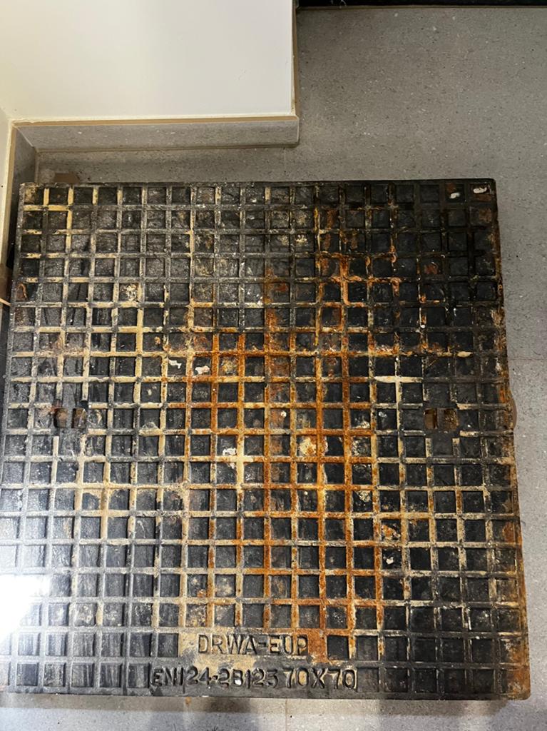 Putdeksel 70x70 inclusief kader, Doe-het-zelf en Bouw, Buizen en Afvoer, Ophalen, Zo goed als nieuw