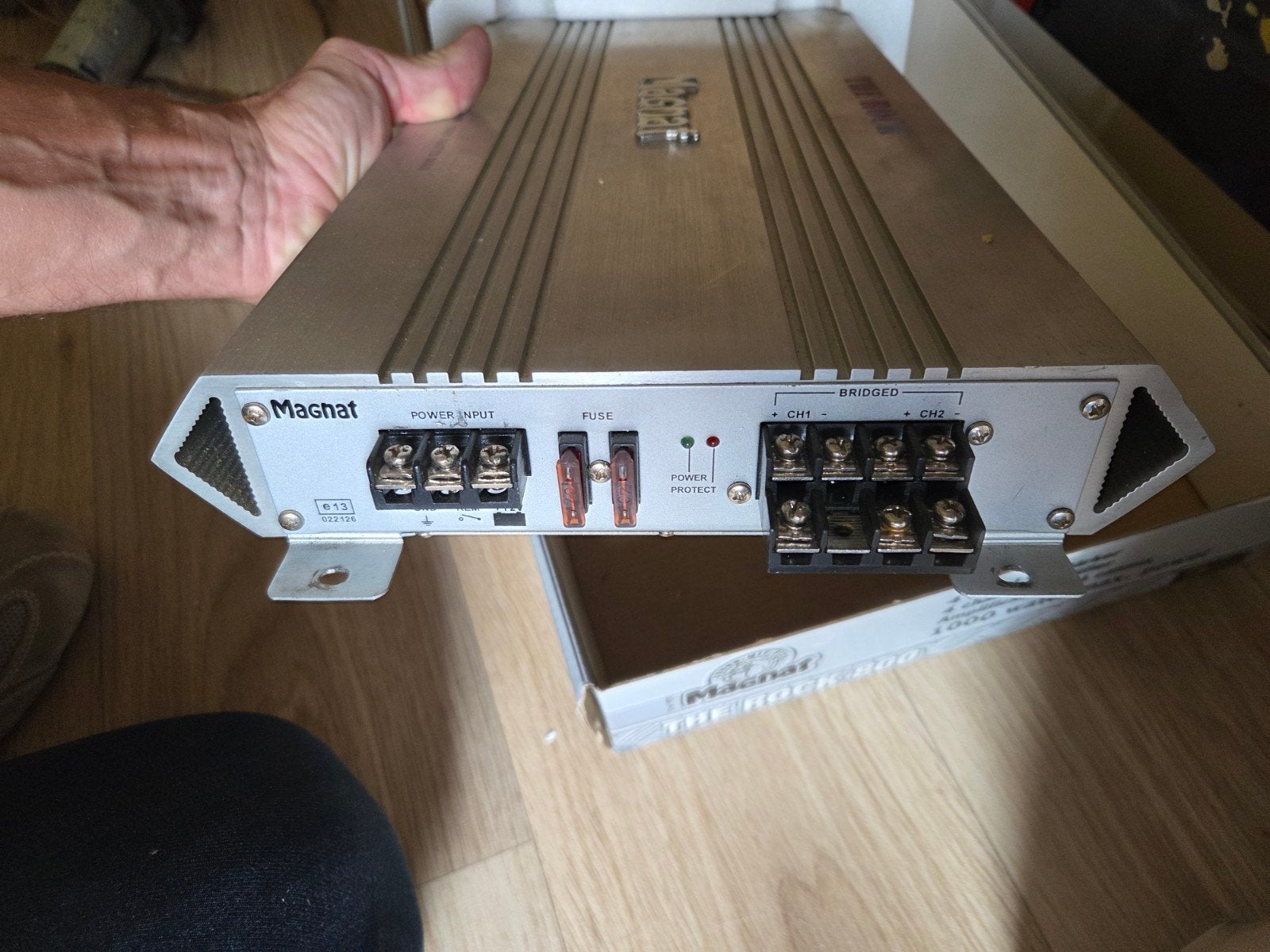 Magnat The Rock 800 versterker, Auto diversen, Ophalen, Gebruikt