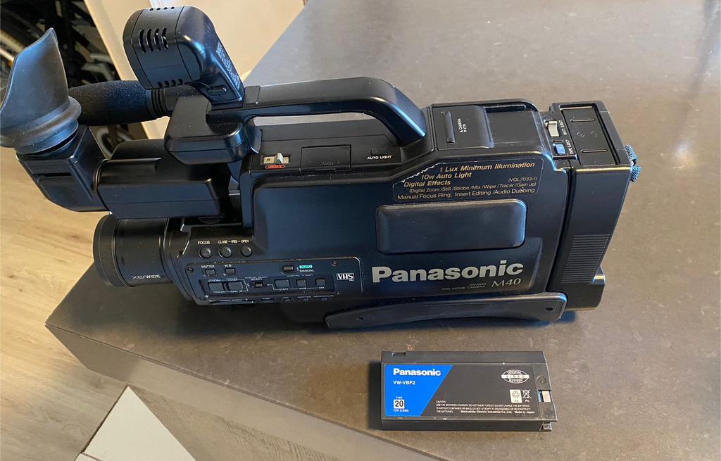 Vintage Panasonic M40 VHS camcorder met koffer en batterij, Ophalen