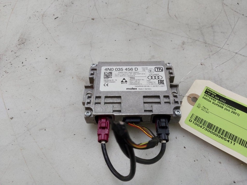 AMPLIFICATEUR D'ANTENNE Superb Combi (3V5) (|4N0035456D|), Utilisé, Info@skoda-auto.de, Skoda, Max-Planck-Straße  3-5
64331  Weiterstadt, DE
