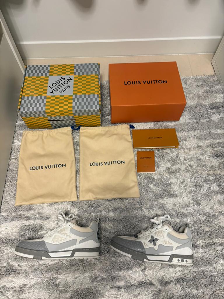 Lichtgebruikte LV skates maat 44, Enlèvement ou Envoi, Chaussures à lacets, Comme neuf, Blanc