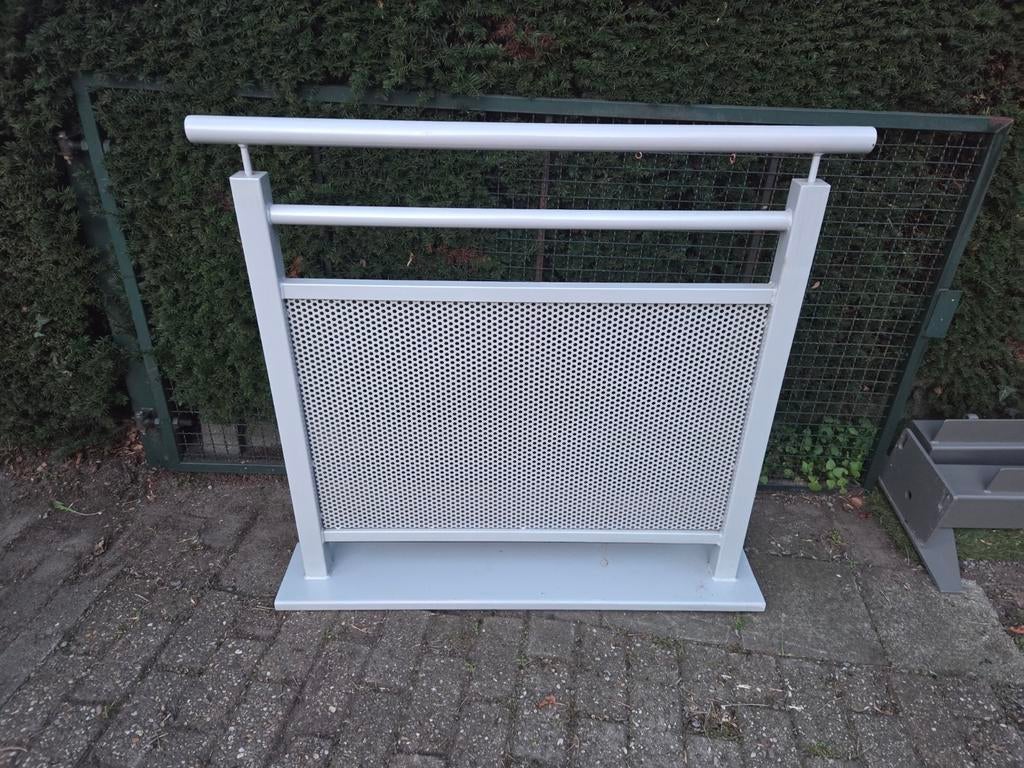 Balustrade staal, Ophalen, Zo goed als nieuw, 100 tot 250 mm, Overige typen