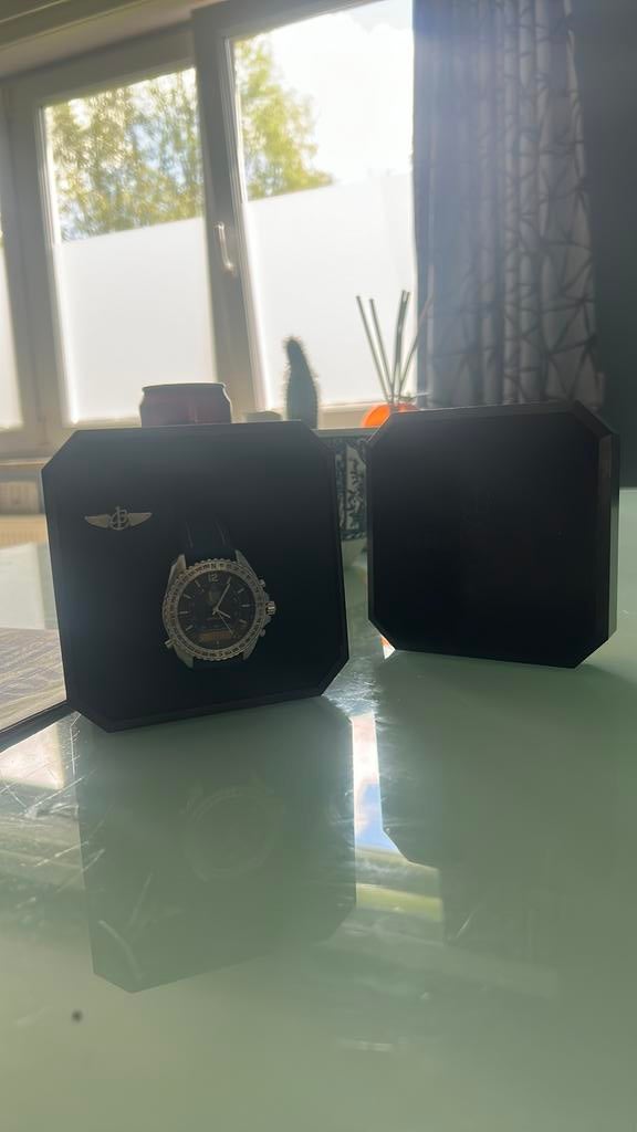 Breitling pluton, Bijoux, Sacs & Beauté, Montres | Hommes, Montre-bracelet, Breitling, Cuir, Acier
