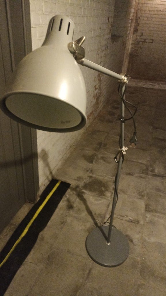 Lampadaire liseuse IKEA Lersta – Gris aluminium, Maison & Meubles, Autres culots, Utilisé, Métal, 150 à 200 cm