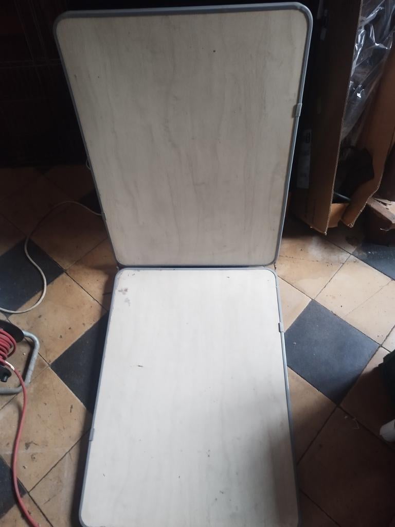 Double table pliable, Enlèvement
