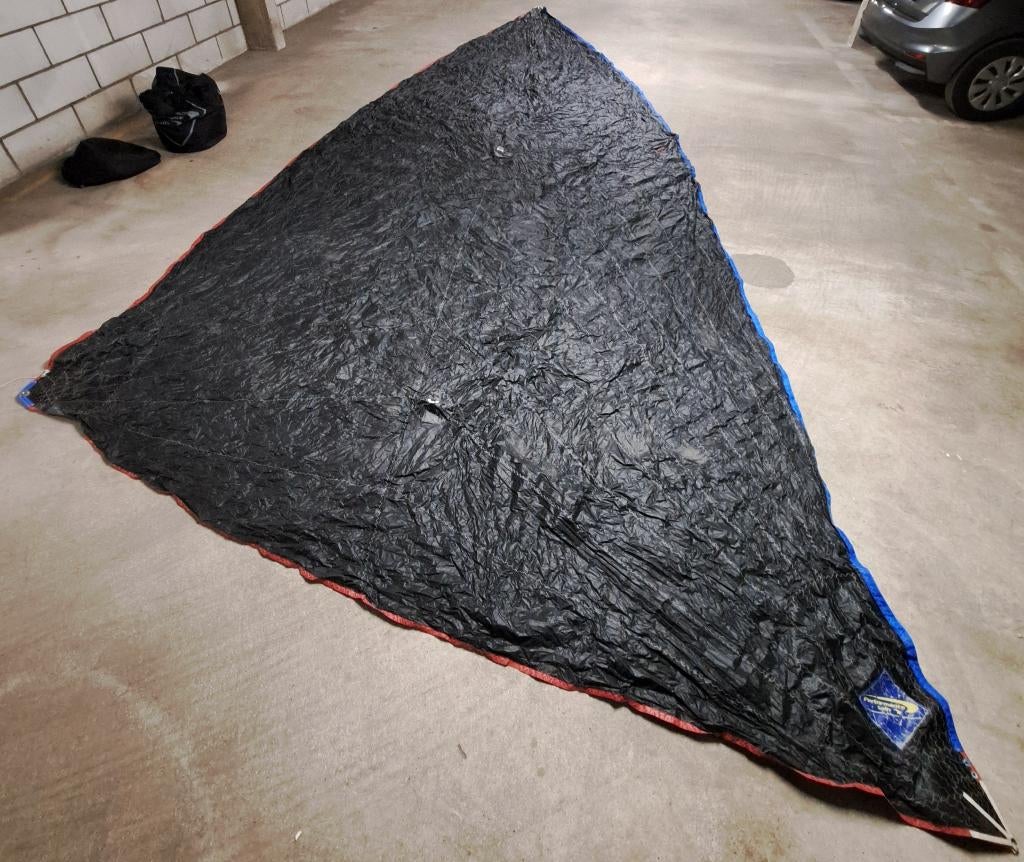 Zwarte spinnaker Nacra Infusion F18, Watersport en Boten, Ophalen, 6 meter of meer, Gebruikt, Spinnaker