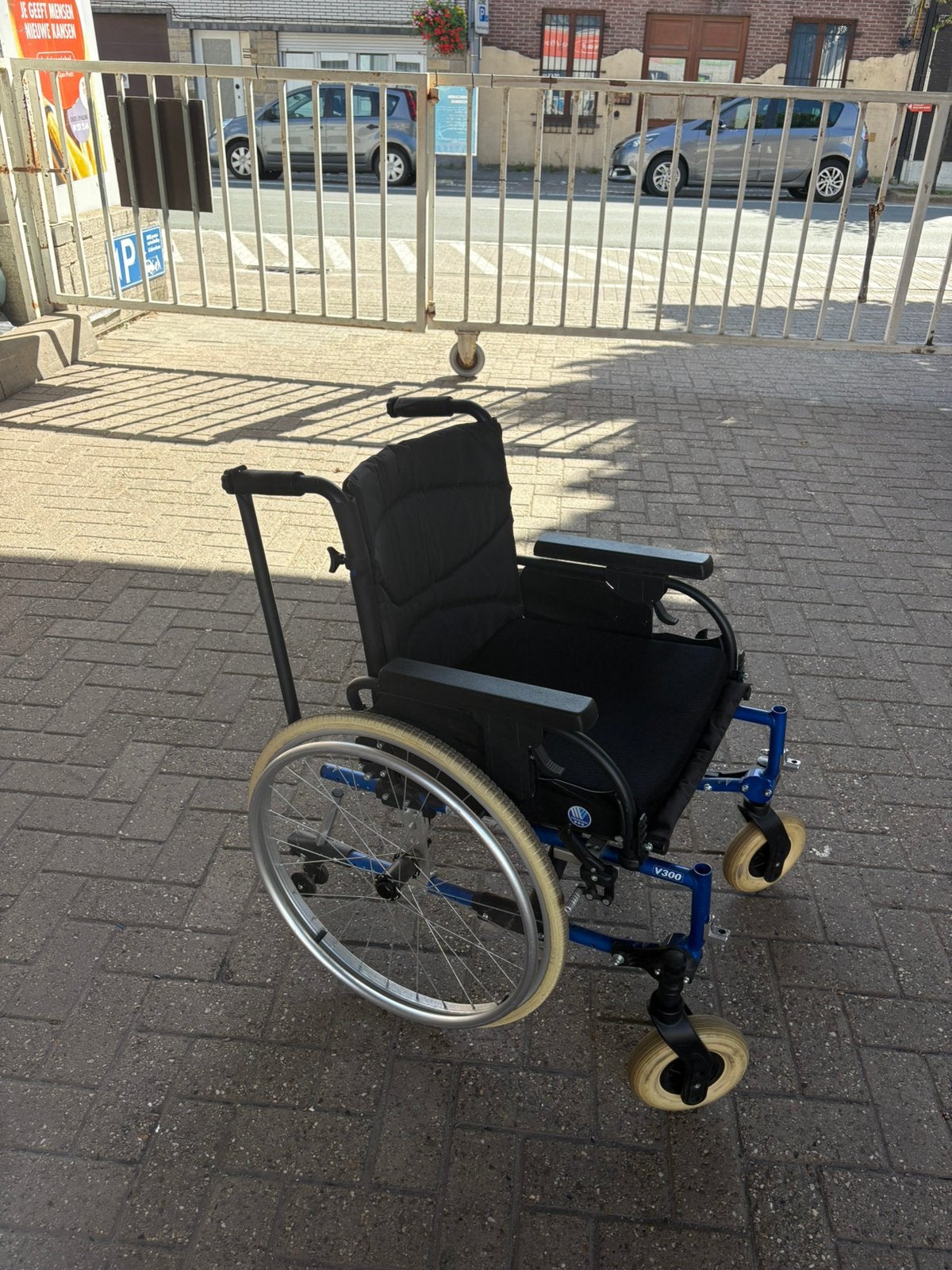 Rolstoel en krukken, Diversen, Ophalen, Zo goed als nieuw