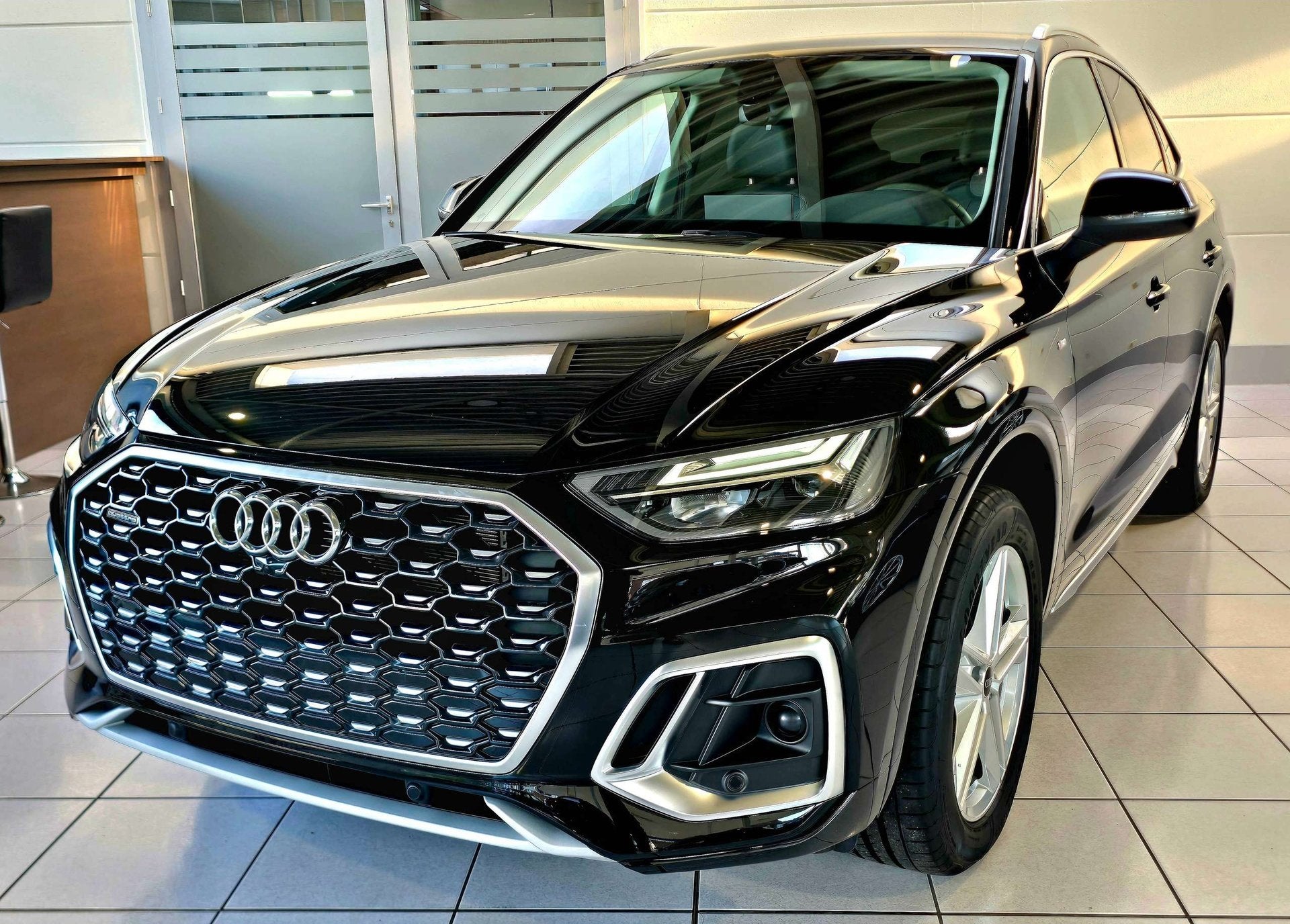 Audi Q5 Q5 PHEV 50 TFSIe Quattro S line S tronic / Hybride /, Auto's, Dealer onderhouden, Gebruikt, 4 cilinders, Zwart
