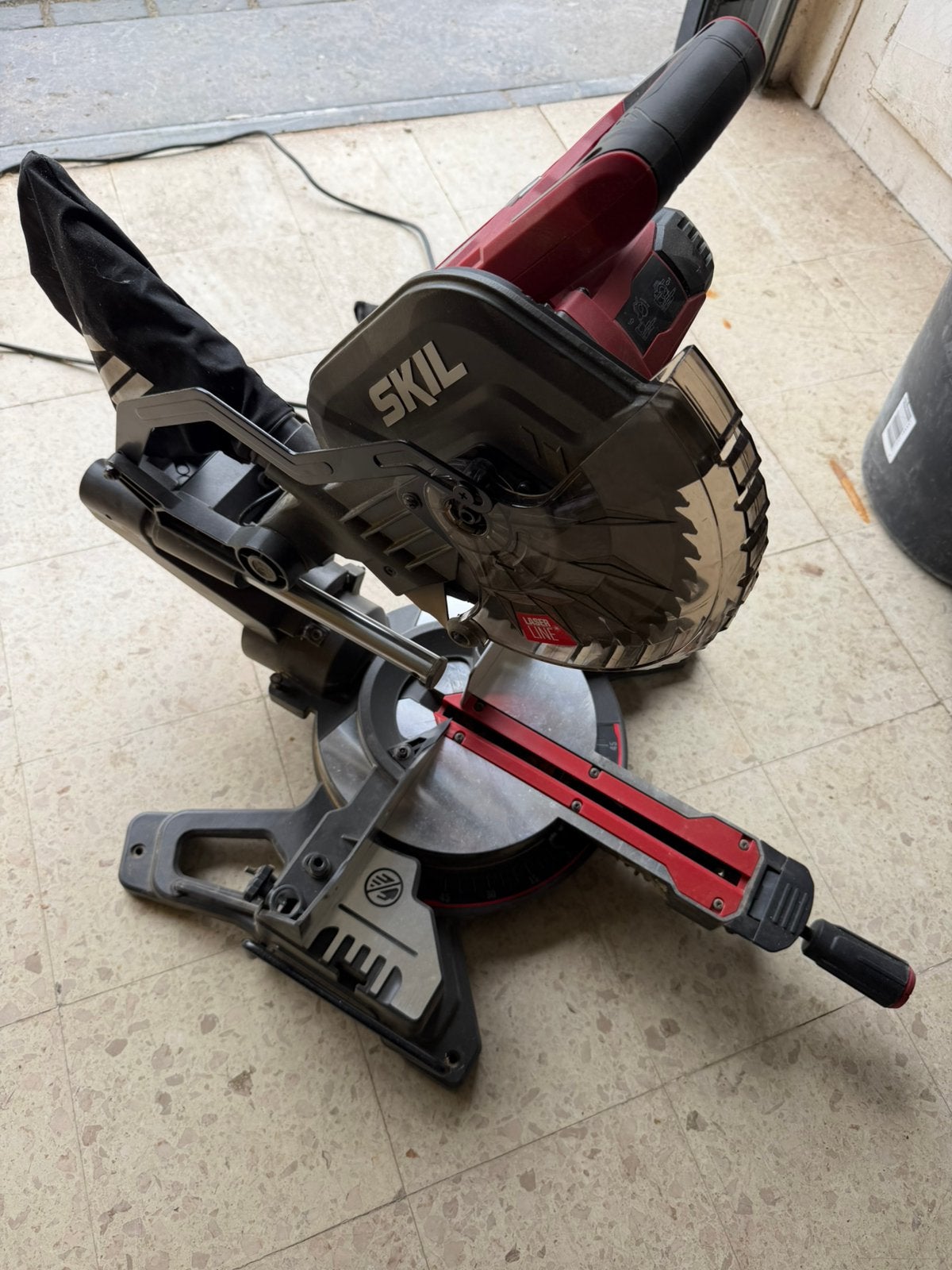 Skil afkortzaag, Doe-het-zelf en Bouw, Gereedschap | Zaagmachines, Ophalen, Zo goed als nieuw, Afkortzaag