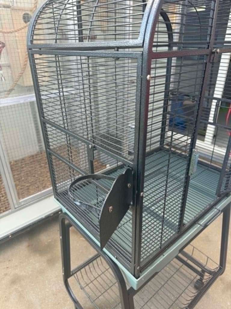Vogelkooi met staander op wielen, Ophalen, Gebruikt, Metaal, Vogelkooi