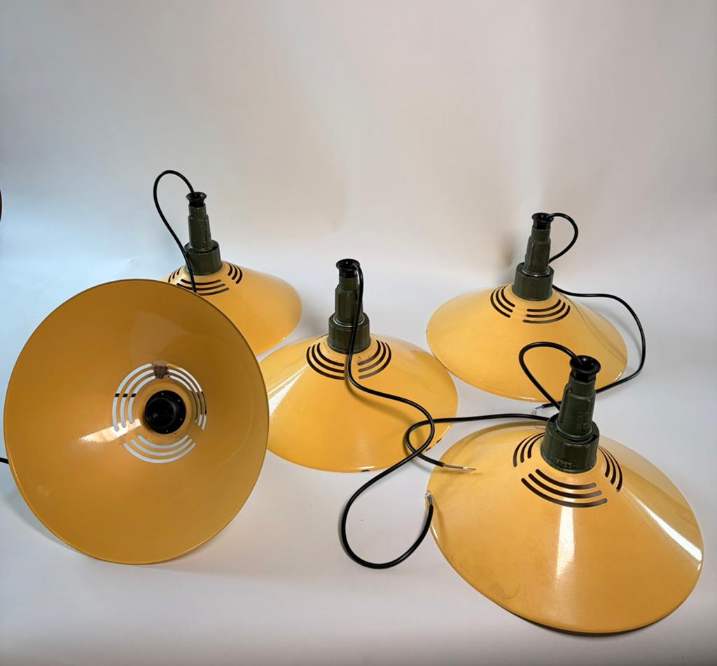 Hanglampen DDR tijdperk met metalen kapjes, Ophalen of Verzenden, Gebruikt, Metaal, Vintage industrieel
