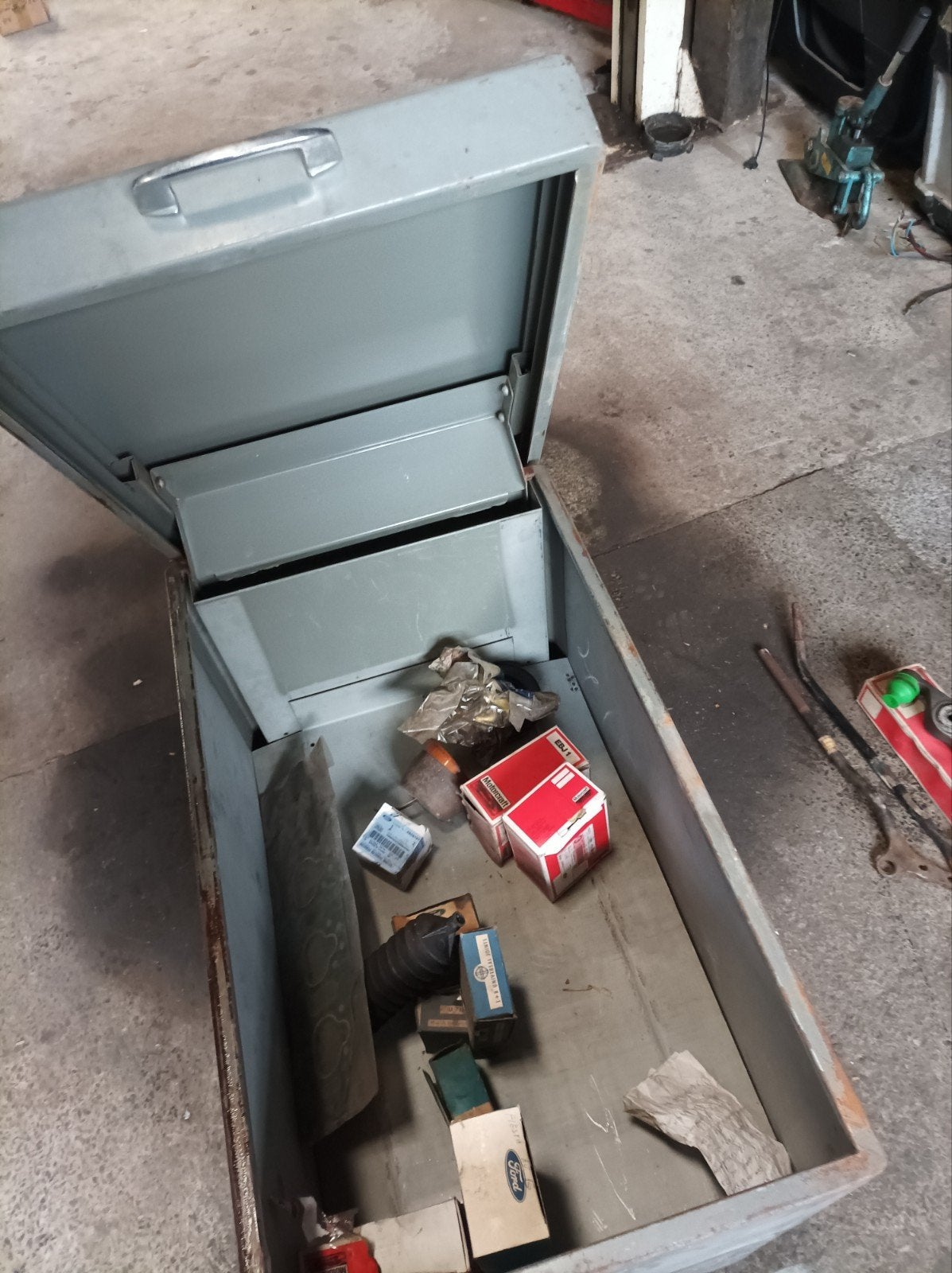 armoire métallique, Enlèvement
