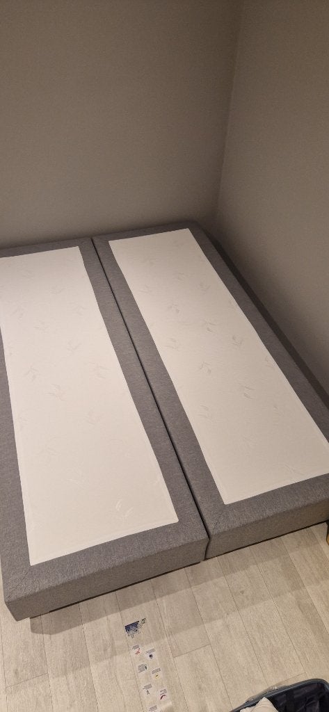 Lit 140x200 cm (Matelas + Sommier tapissier) - COMME NEUF, Maison & Meubles, Enlèvement, Sommier, 200 cm, Deux personnes