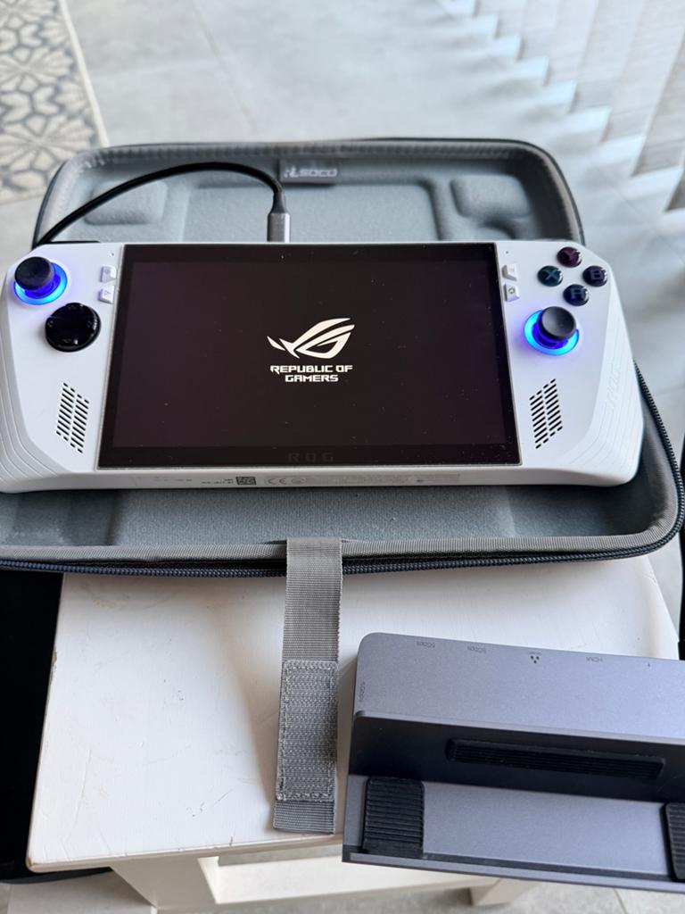 ASUS ROG Ally Z1 Extreme 1 To  - Kit complet, Informatique & Logiciels, Ordinateurs portables Windows, Comme neuf, 10 pouces ou moins