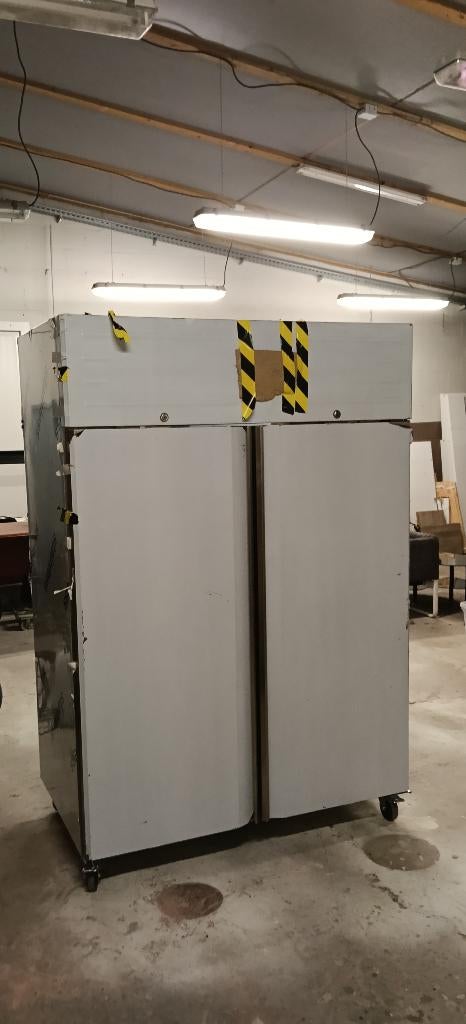 Verticale professionele diepvriezer GN 2/1  Zeer goede staat, Ophalen, Zo goed als nieuw, Tussenbouw, Vrieskast