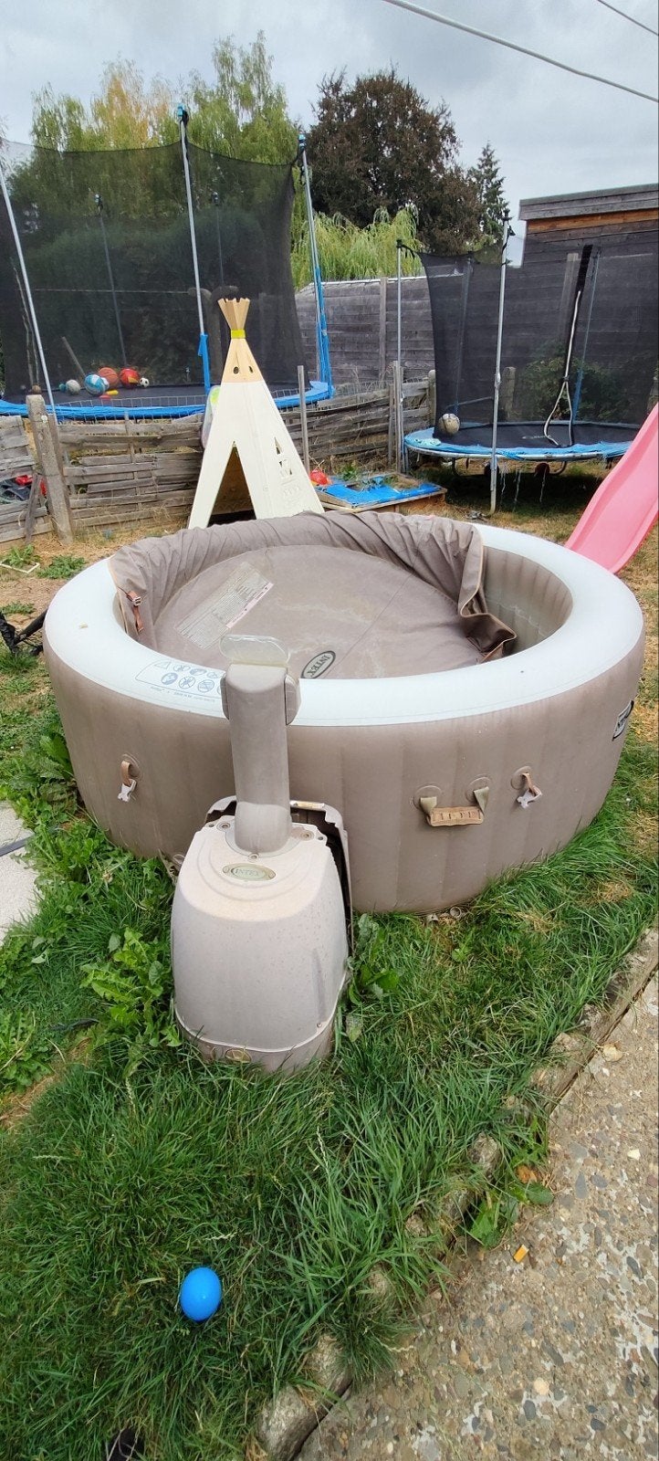 jacuzzi intex 6 personne, Jardin & Terrasse, Enlèvement, Utilisé, Couverture, Gonflable