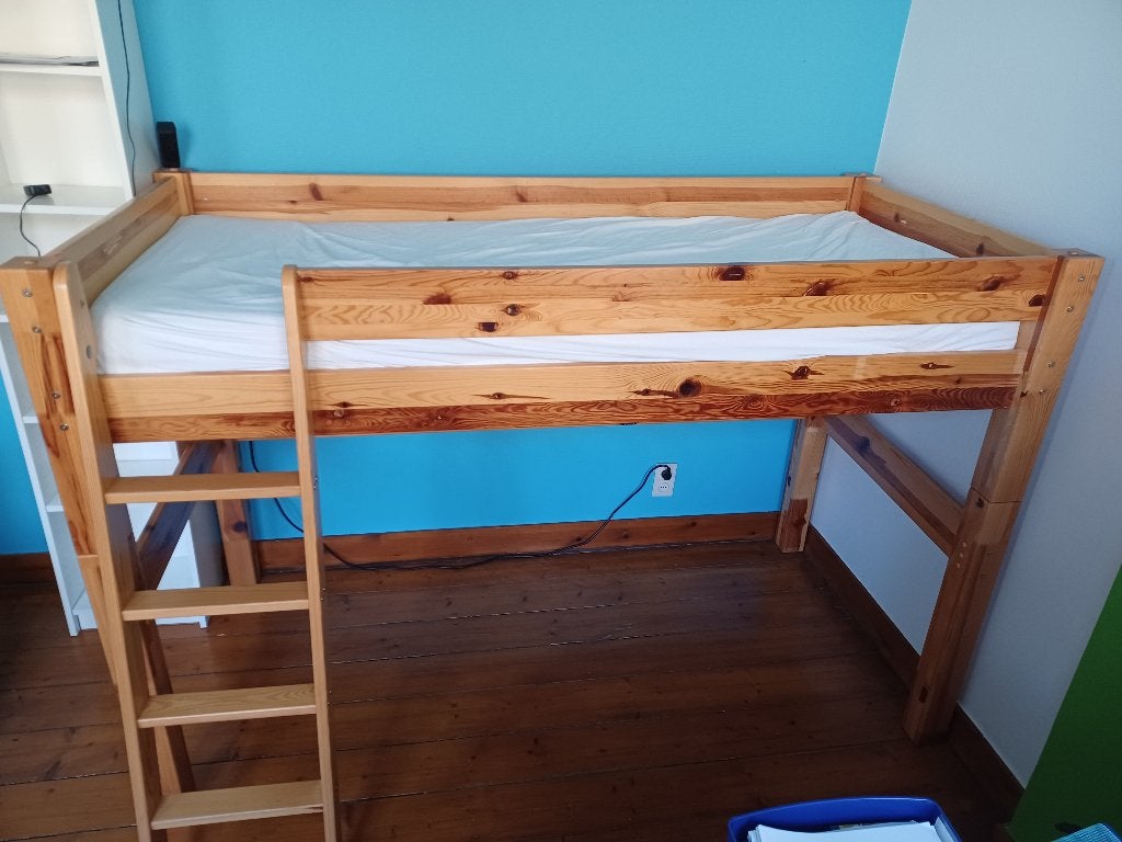 Lit en hauteur en bois. Super costaud, Enlèvement, Utilisé, Lit mi-hauteur mezzanine