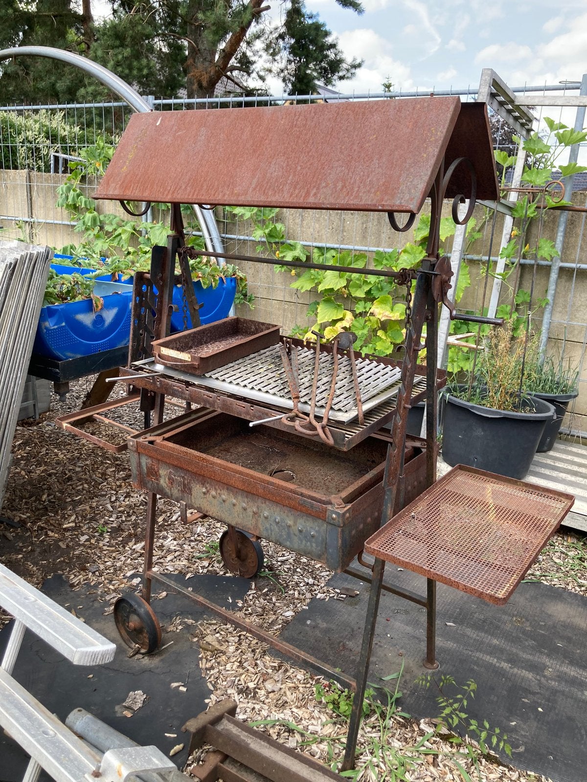 Ijzeren bbq, Ophalen